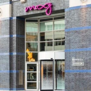 Moxy The Hague - goedkope-singlereizen.nl