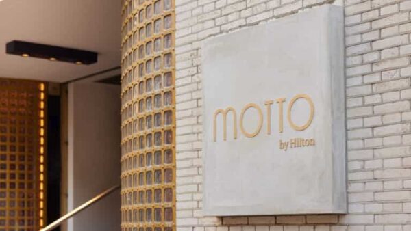 Motto by Hilton Rotterdam Blaak - goedkope-singlereizen.nl